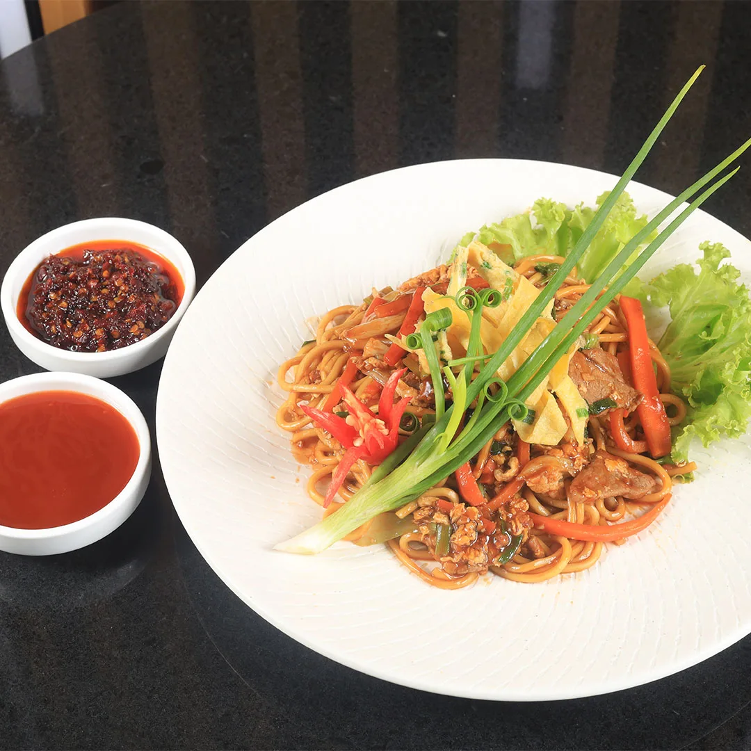 Wok-Fried Egg Noodle